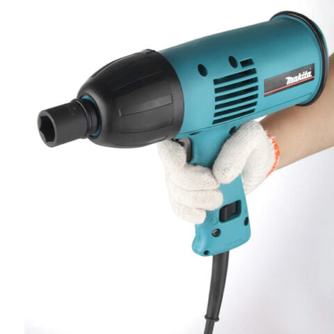 Máy siết bu lông Makita 6905H dùng điện dễ dàng sử dụng